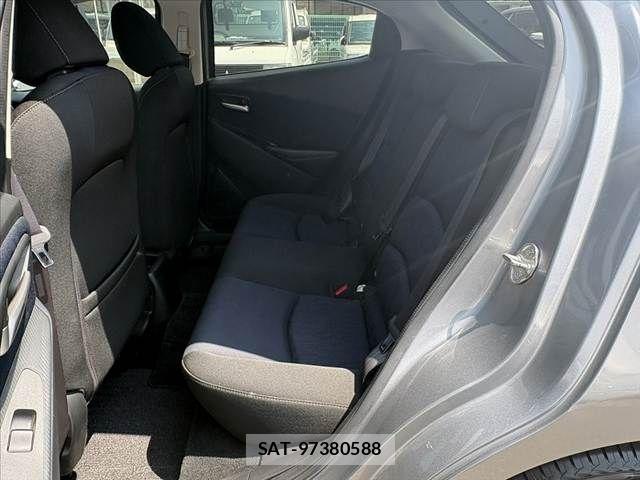 Mazda DEMIO 2015-05 8207338-18