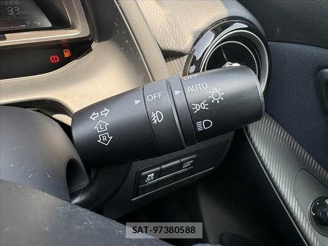Mazda DEMIO 2015-05 8207338-28