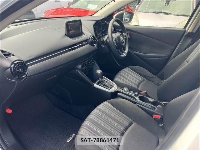 Mazda DEMIO 2017-07 8207339-14