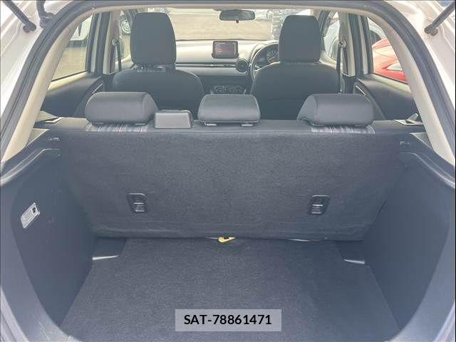 Mazda DEMIO 2017-07 8207339-16