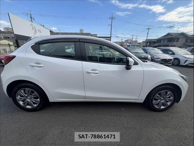 Mazda DEMIO 2017-07 8207339-5