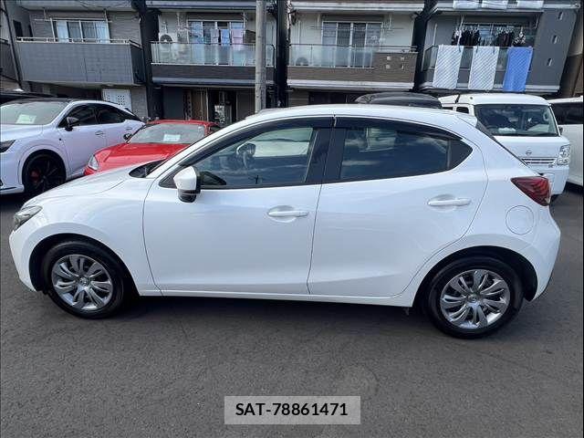 Mazda DEMIO 2017-07 8207339-6