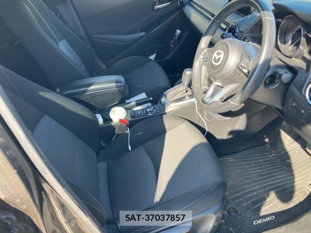Mazda DEMIO 2017-05 8229569-11