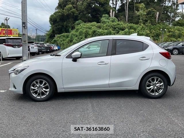 Mazda DEMIO 2018-01 8229566-15