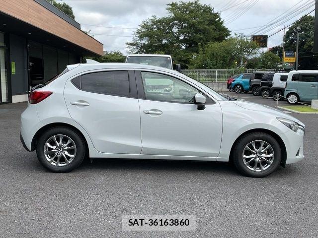 Mazda DEMIO 2018-01 8229566-6