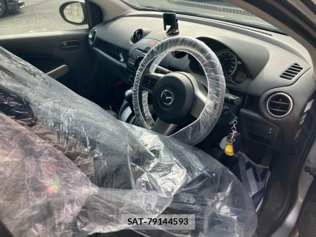 Mazda DEMIO 2013-09 8229586-10