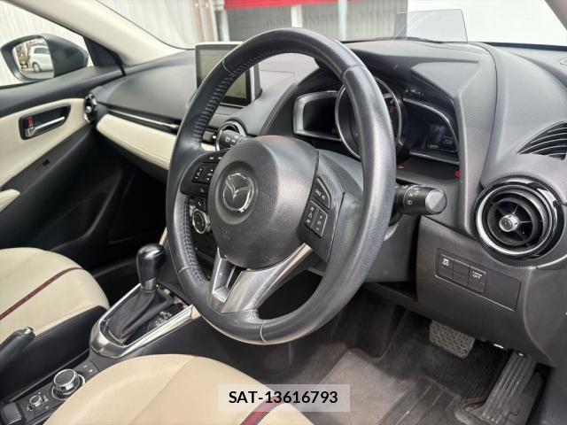 Mazda DEMIO 2014-12 8229571-27