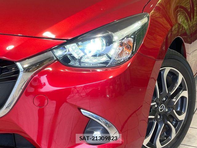 Mazda DEMIO 2017-09 8245074-11