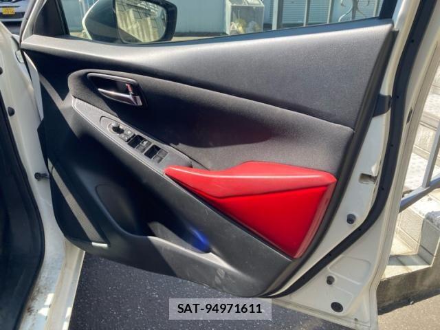 Mazda DEMIO 2015-06 8245079-10