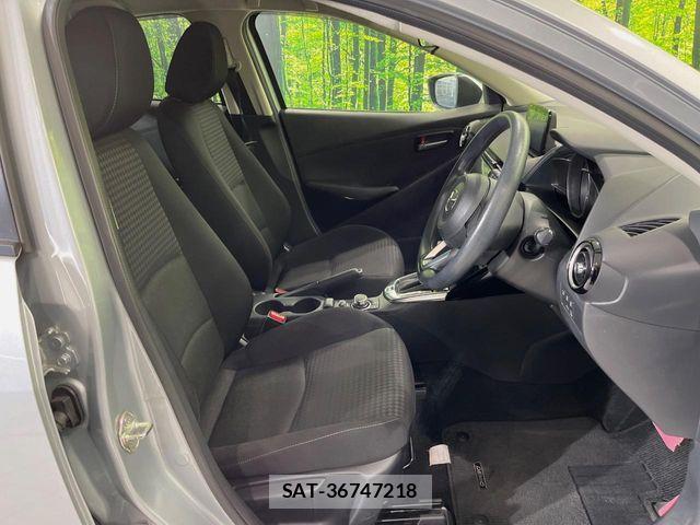 Mazda DEMIO 2018-04 8245075-7