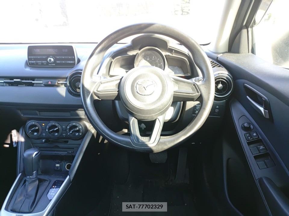 Mazda DEMIO 2019-07 8266528-6
