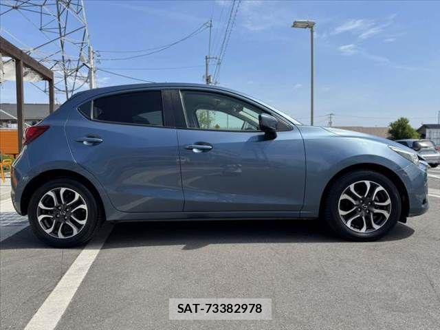 Mazda DEMIO 2016-06 8314249-11