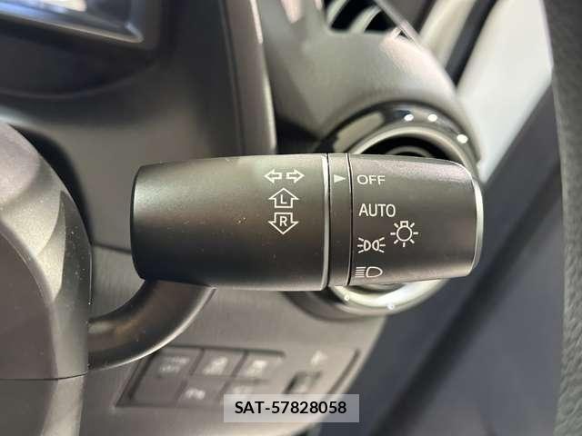 Mazda DEMIO 2018-03 8314244-11