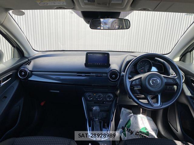 Mazda DEMIO 2017-02 8335621-1