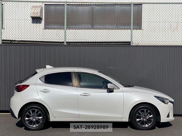 Mazda DEMIO 2017-02 8335621-7