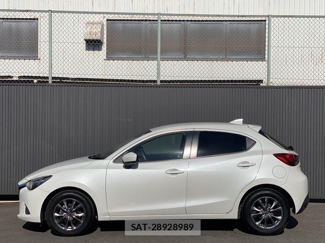 Mazda DEMIO 2017-02 8335621-8