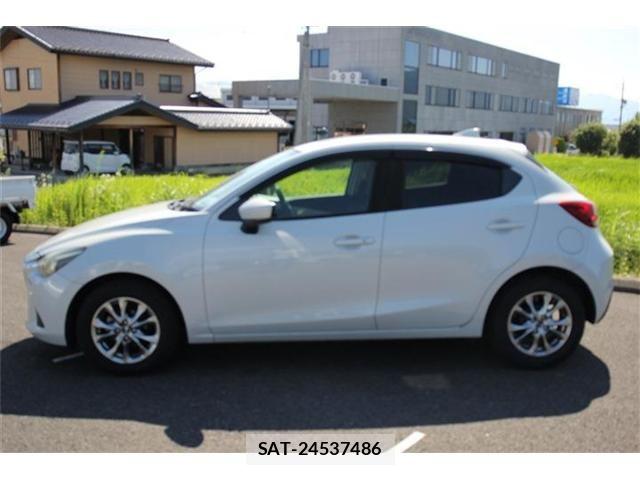 Mazda DEMIO 2017-12 8335612-6
