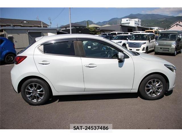 Mazda DEMIO 2017-12 8335612-8