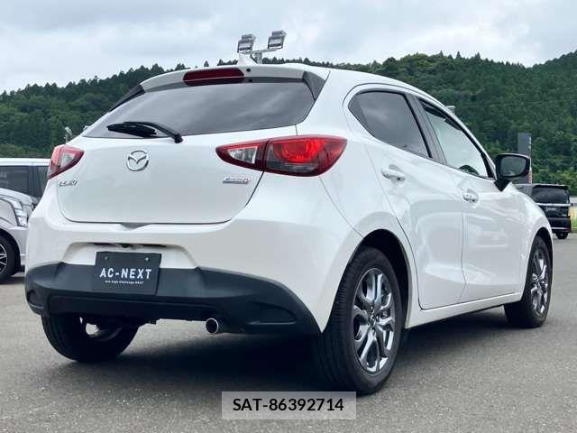 Mazda DEMIO 2017-08 8354330-18