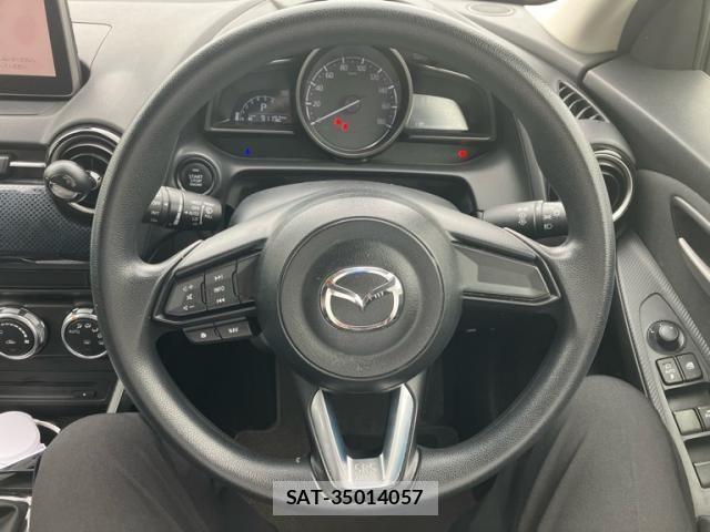 Mazda DEMIO 2017-06 8354331-14