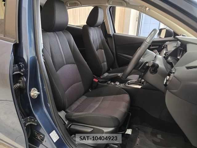 Mazda DEMIO 2018-02 8365638-9