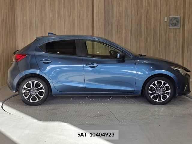 Mazda DEMIO 2018-02 8365638-18