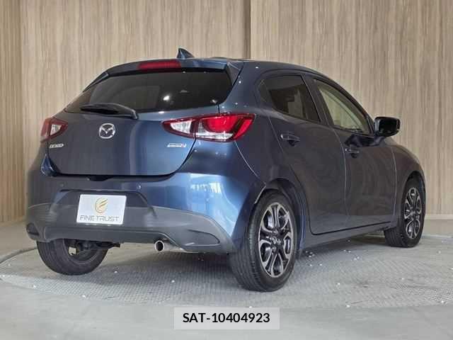 Mazda DEMIO 2018-02 8365638-19