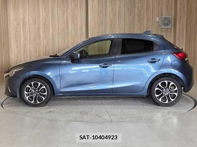 Mazda DEMIO 2018-02 8365638-22