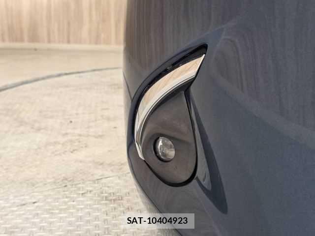 Mazda DEMIO 2018-02 8365638-26