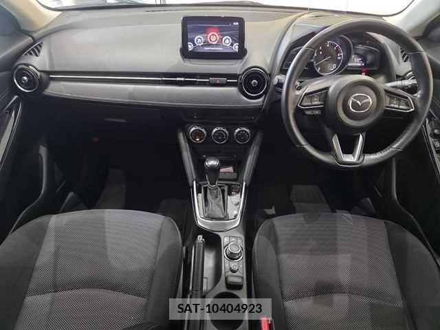 Mazda DEMIO 2018-02 8365638-2