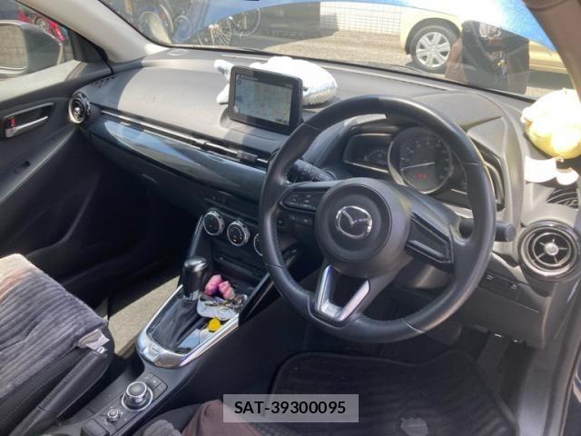 Mazda DEMIO 2017-11 8365642-9