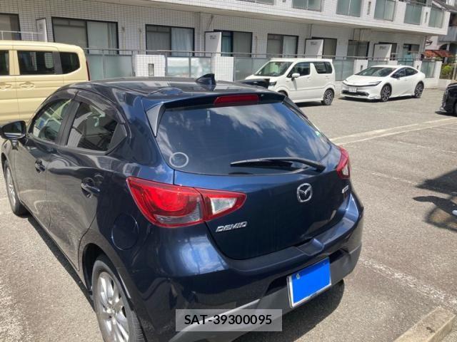 Mazda DEMIO 2017-11 8365642-3