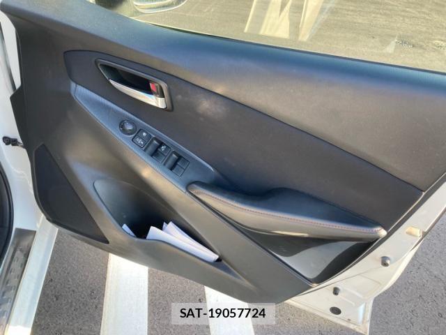 Mazda DEMIO 2015-08 8365651-15