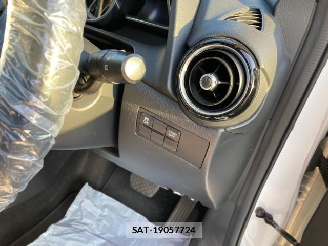 Mazda DEMIO 2015-08 8365651-16