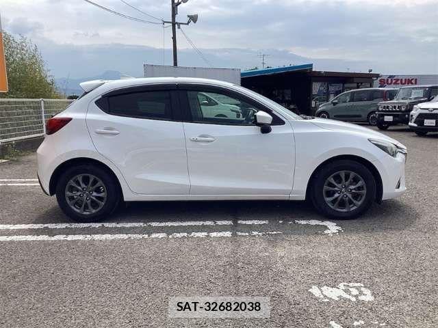 Mazda DEMIO 2018-02 8365635-12