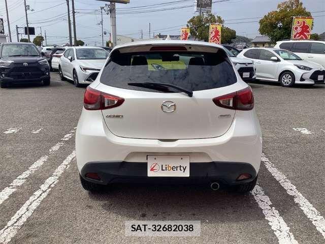 Mazda DEMIO 2018-02 8365635-13