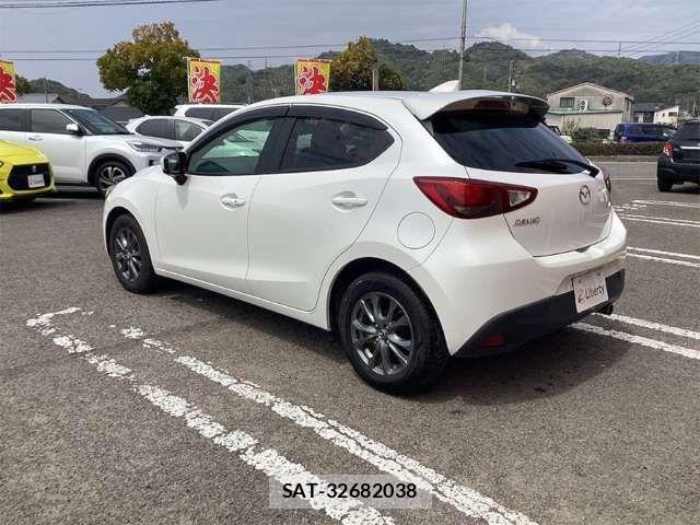 Mazda DEMIO 2018-02 8365635-14