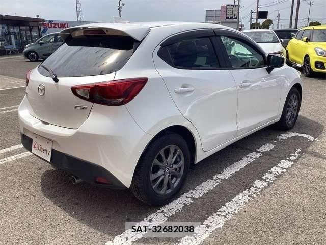 Mazda DEMIO 2018-02 8365635-7
