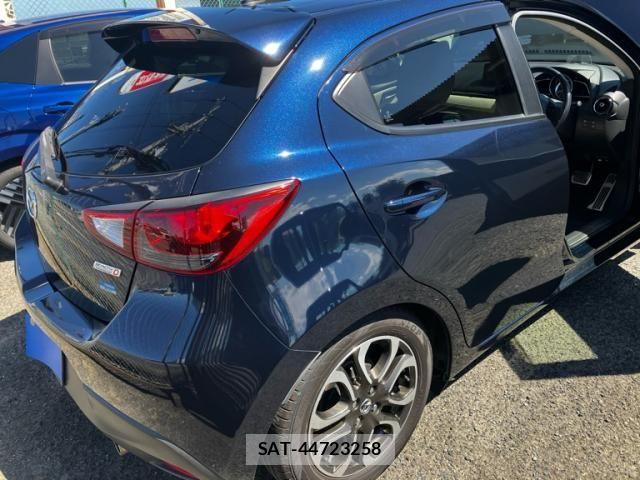 Mazda DEMIO 2014-12 8365656-2