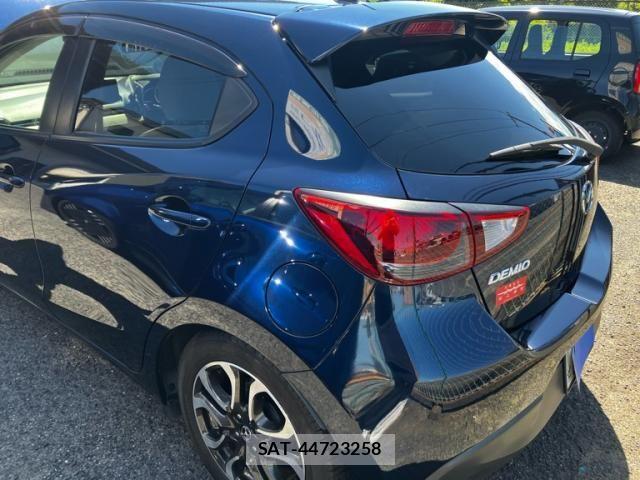 Mazda DEMIO 2014-12 8365656-3