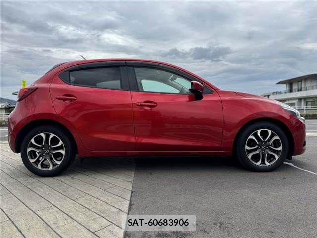 Mazda DEMIO 2015-10 8412088-11