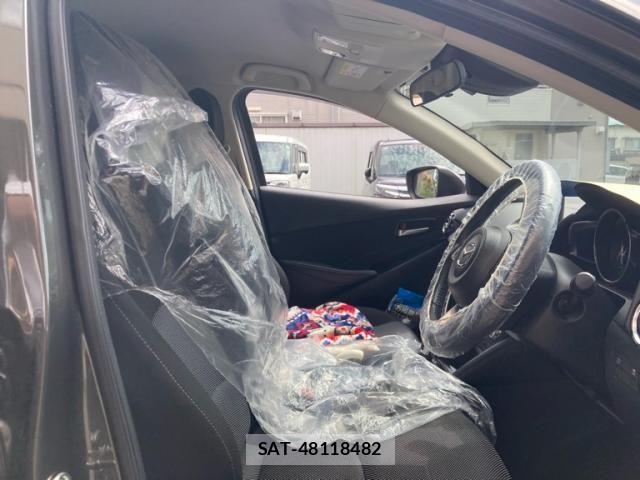Mazda DEMIO 2017-03 8412070-10