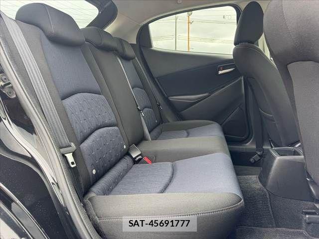 Mazda DEMIO 2016-03 8412071-19