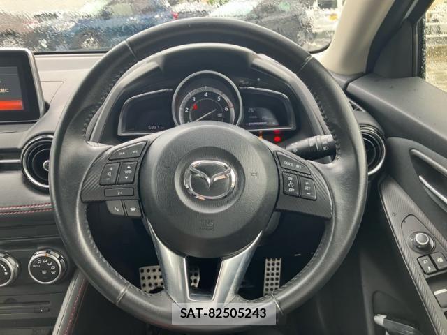 Mazda DEMIO 2014-12 8412069-13