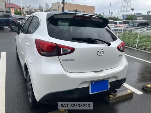 Mazda DEMIO 2014-12 8412069-1