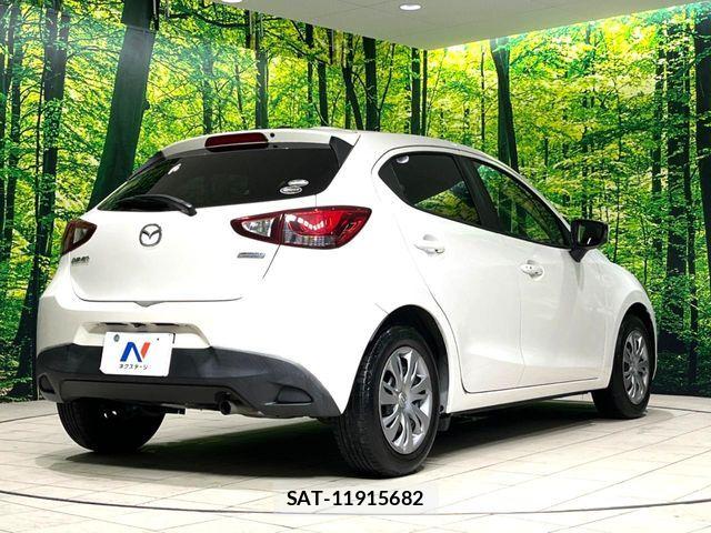 Mazda DEMIO 2015-12 8437631-17