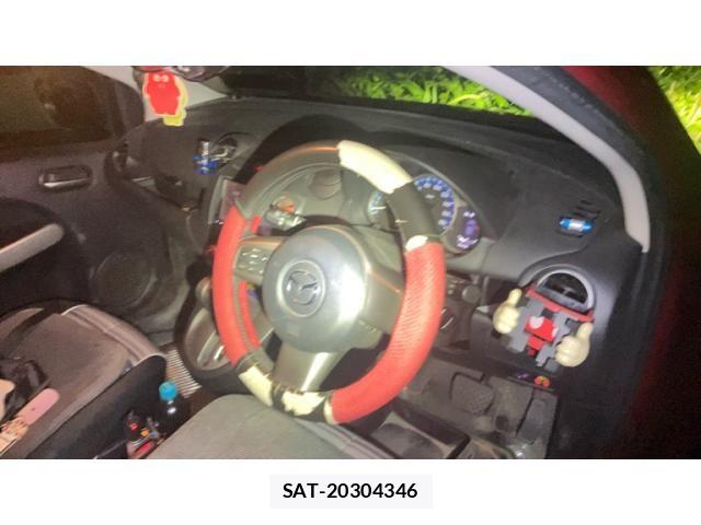 Mazda DEMIO 2013-08 8457380-13