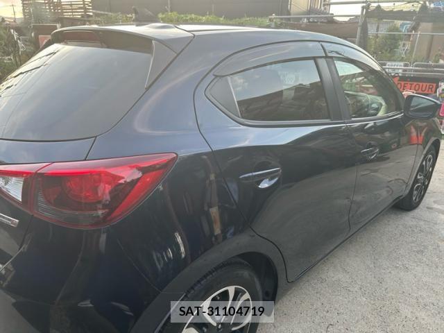 Mazda DEMIO 2015-11 8457378-2