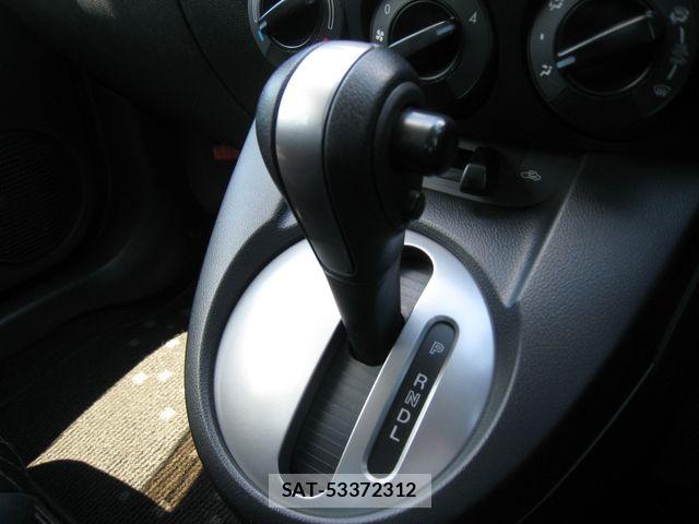 Mazda DEMIO 2012-05 8524438-7