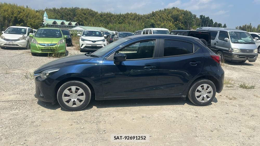 Mazda DEMIO 2015-02 8449310-1